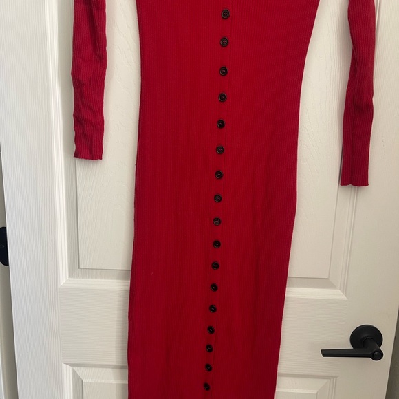 Cute red dress with black buttons. - Picture 2 of 4